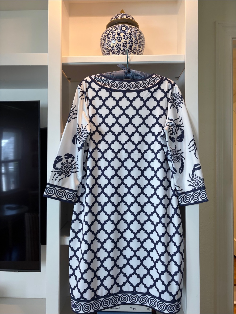Gretchen Scott V Neck Shift Dress - Picture 6 of 10